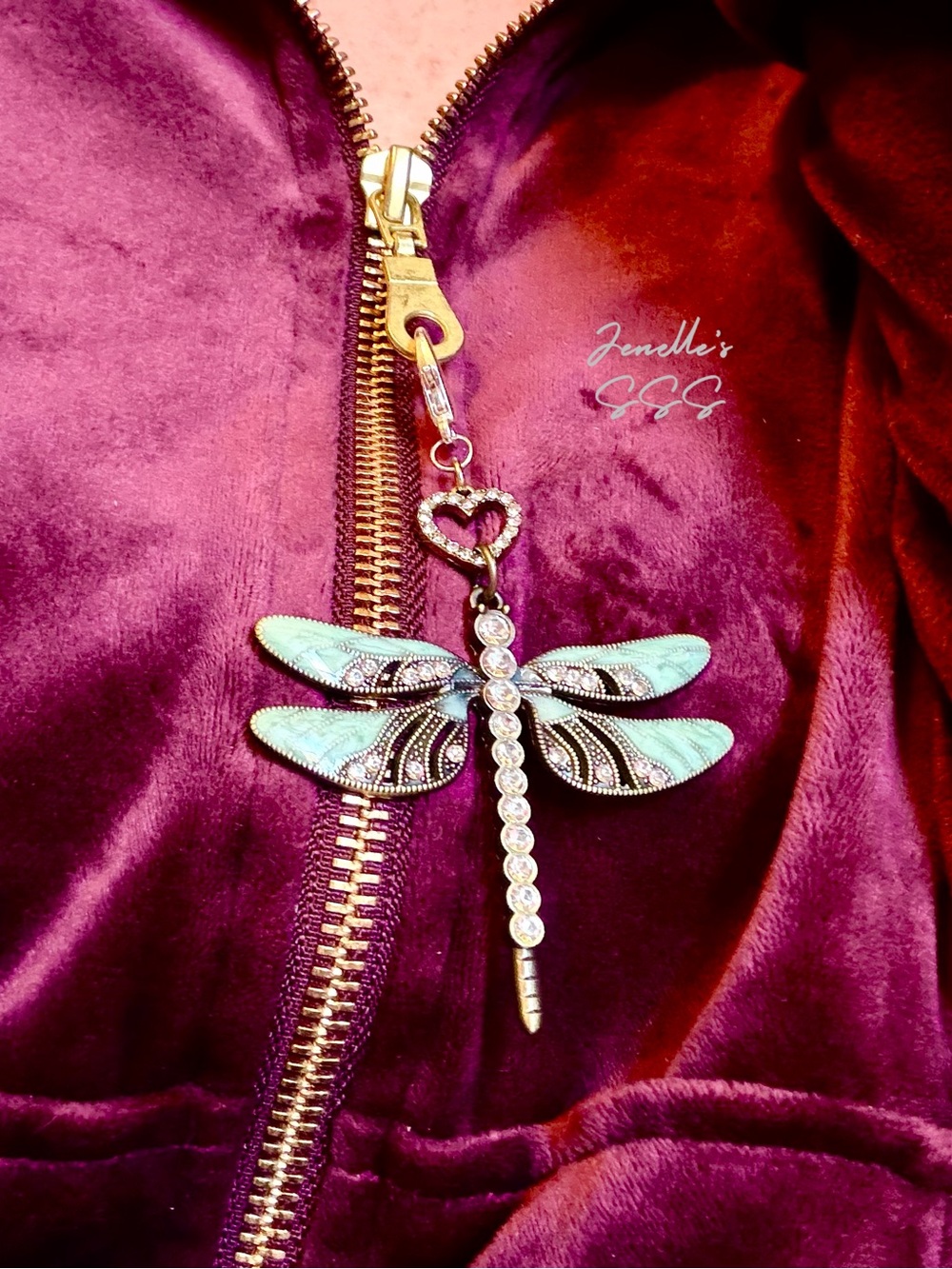 Sparkling Dragonfly Charm Keychain - Bagcharm with emerald green wings - Picture 3 of 3